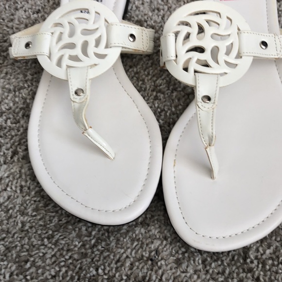 *SOLD* NWT American Eagle White Sandals - Picture 2 of 5